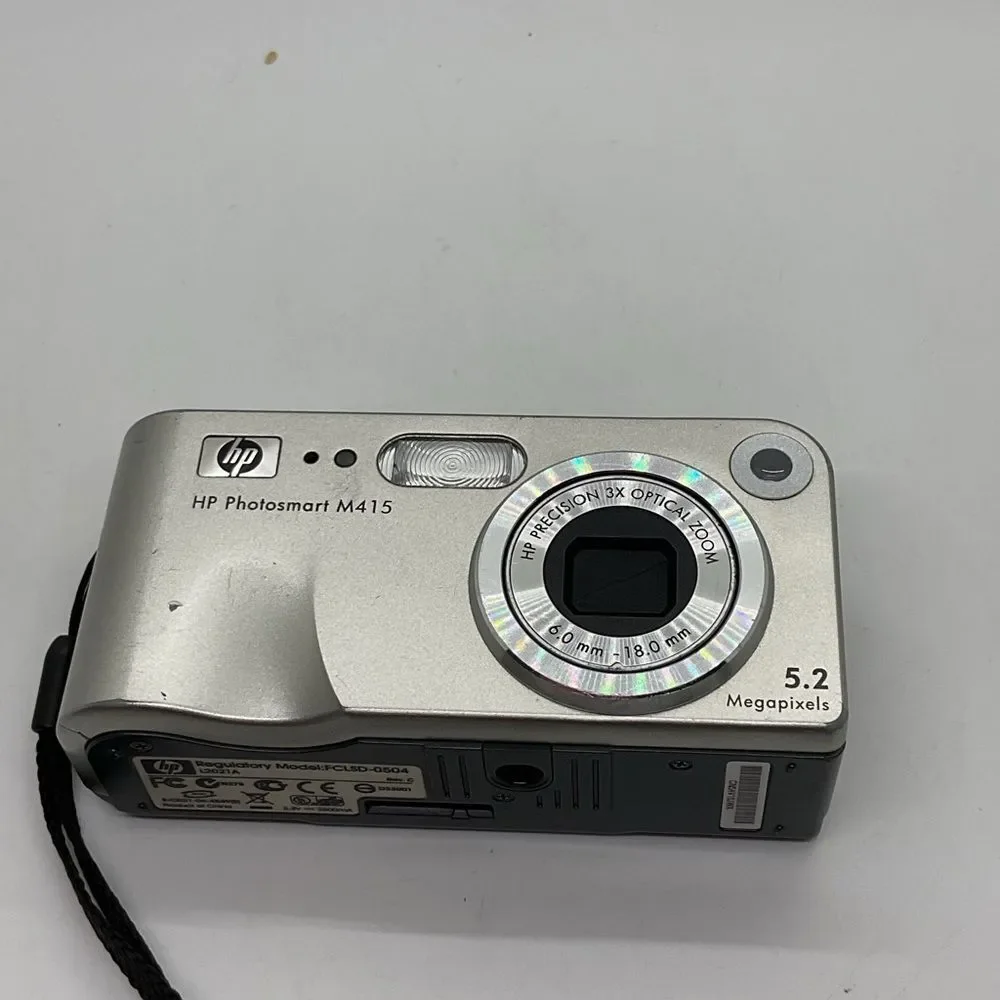 HP Photosmart M415 Digital Camera in Silver